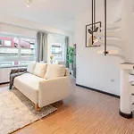 Duplex In Art District By Hostwise