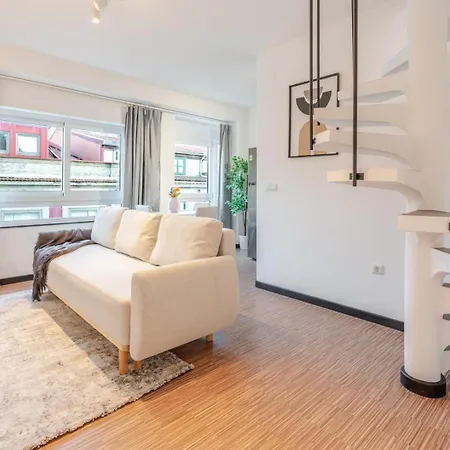 Duplex In Art District By Hostwise