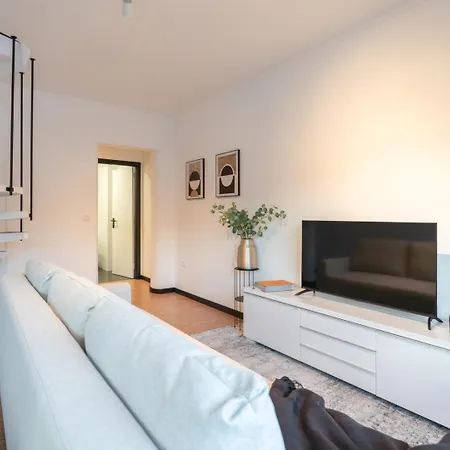 Duplex In Art District By Hostwise Daire