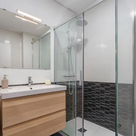 Duplex In Art District By Hostwise